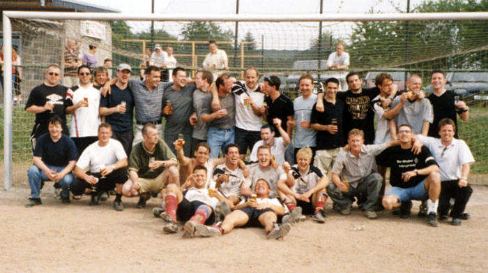 1. und 2. Mannschaft beim Gruppenfoto während der Meisterschaftsfeier