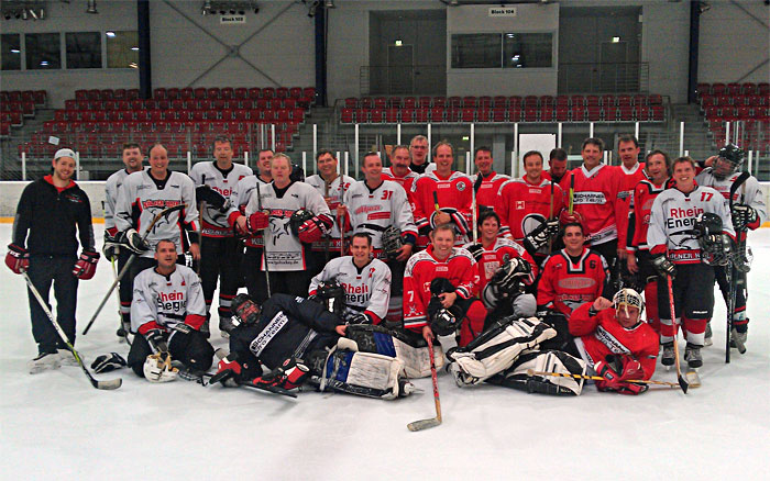 Die Spieler der Alten Herren E.K.U. nach dem Eishockey-Spiel