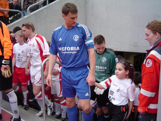 Einmaliges Erlebnis: Februar 2004 – Nina Thyssen und Ebbe Sand (FC Schalke 04) vor dem Spiel